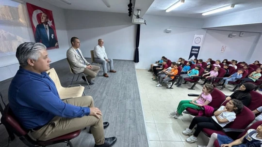 İlkokul öğrencileri hem zeytinin önemini anladı hem fidan dikti