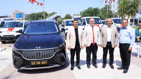 İncirliova Belediyesi 10 yeni hizmet aracını tanıttı