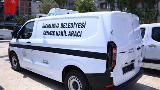 İncirliova Belediyesi 10 yeni hizmet aracını tanıttı