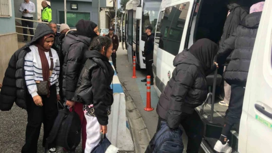 İncirliova'da 32 düzensiz göçmen yakaladı