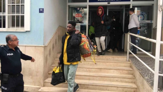 İncirliova'da 32 düzensiz göçmen yakaladı