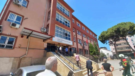 İncirliova'da bir okulun zemin katında yangın çıktı