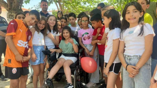 İncirliova'da öğrenciler harçlıklarını umuda dönüştürdü