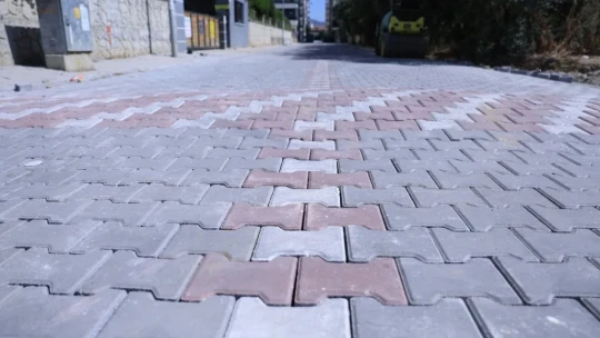 İncirliova'da yol ve parke taşı çalışmaları sürüyor