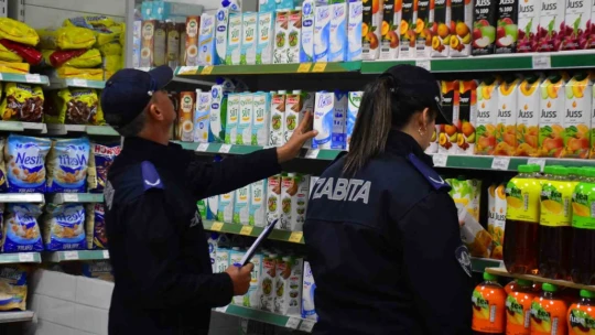 İncirliova'da zabıta ekiplerinden gıda denetimi