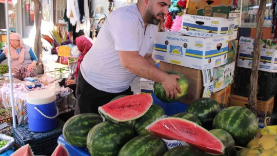 İran karpuzu kilosu 50 liradan tezgahta