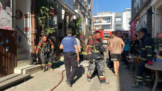İş yerinin mutfağındaki yangın panikletti