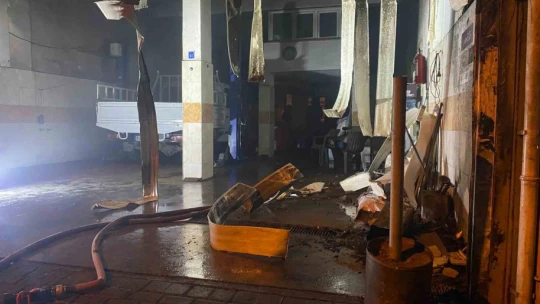 Isınmak için yakılan ateş söndürülmeyince yangın çıktı