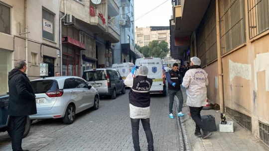 İşlediği cinayet sonrası elleri cebinde çıkmıştı, kelepçeli adliyeye girdi