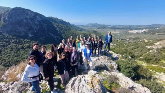 İstanbullu öğrenciler, Kuşadası'nın doğal peyzajına hayran kaldı