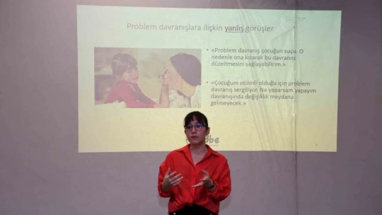 İstasyon Kuşadası otizm eğitim zirvesine ev sahipliği yaptı