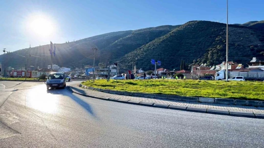 İtfaiye aracı devrildi: 3 yaralı