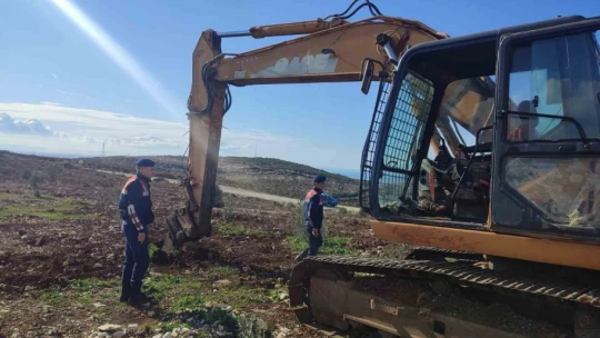 İzinsiz hazine arazisi kazısını jandarma engelledi