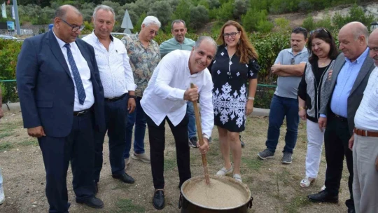 İzmir'deki Aydınlılar 'Keşkek' gününde bir araya geldi
