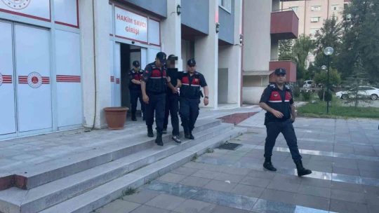 İzmir'den Nazilliye uyuşturucu sevkiyatını Jandarma önledi