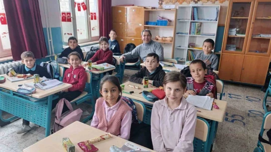 İzmirli hayırseverden Nazilli'deki okula bilgisayar desteği