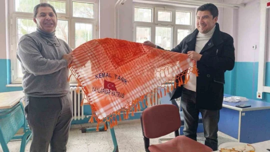 İzmirli hayırseverden Nazilli'deki okula bilgisayar desteği