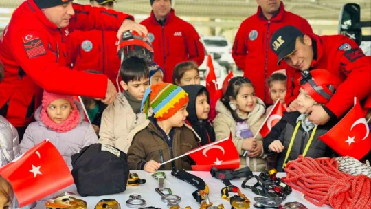 Jandarma anaokulu öğrencileri ağırladı