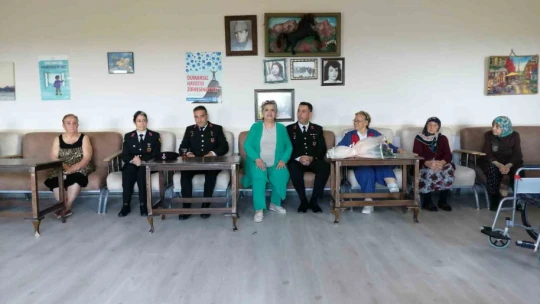Jandarma anneleri unutmadı
