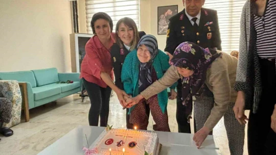 Jandarma anneleri unutmadı