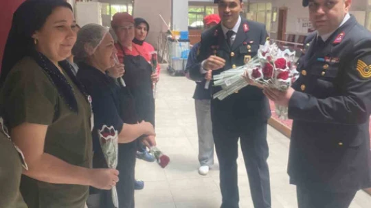 Jandarma anneleri unutmadı
