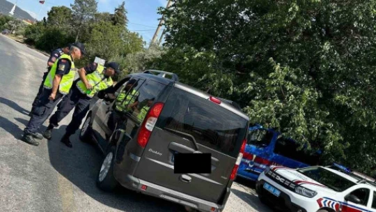 Jandarma araç sürücülerini uyardı