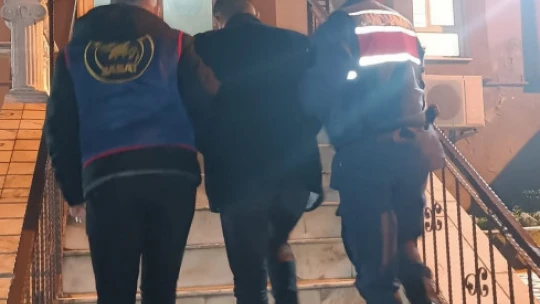 Jandarma aranan şahısları yakaladı