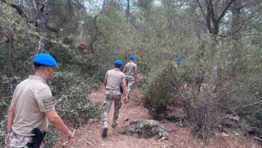Jandarma atık camları topladı, farkındalık oluşturdu