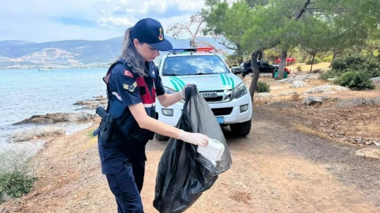 Jandarma atık camları topladı, farkındalık oluşturdu