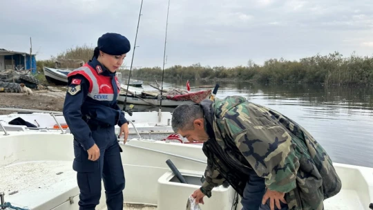 Jandarma Bafa Gölü'nde denetimlere devam ediyor