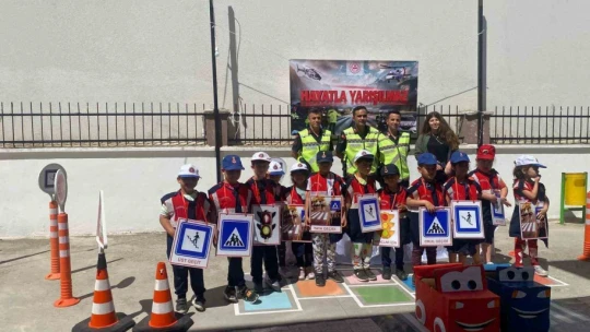 Jandarma'dan öğrencilere trafik eğitimi