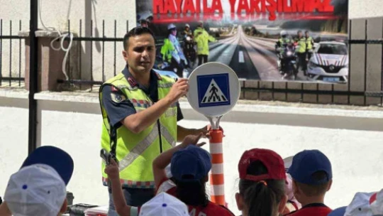 Jandarma'dan öğrencilere trafik eğitimi