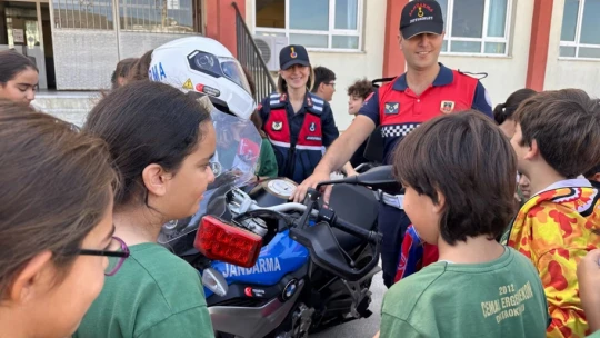 Jandarma Didimli öğrencileri bilgilendirdi