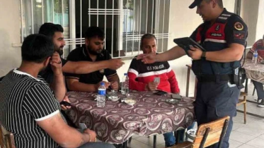 Jandarma Efeler'de denetimlerine devam ediyor