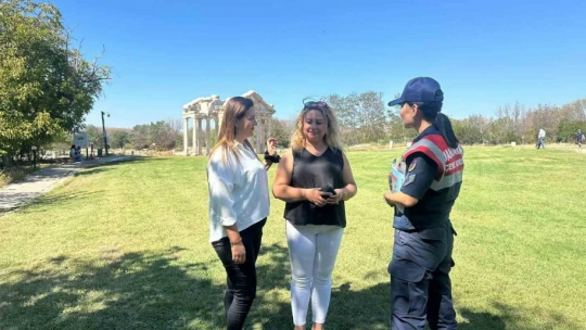 Jandarma ekipleri antik kent ziyaretçilerini bilgilendirdi