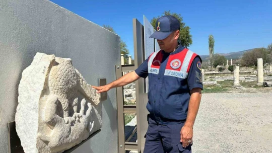 Jandarma ekipleri antik kent ziyaretçilerini bilgilendirdi