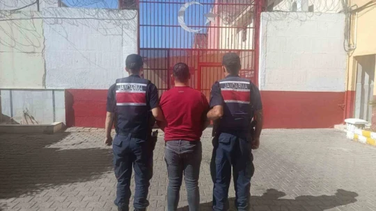 Jandarma ekipleri aranan şahıslara göz açtırmıyor