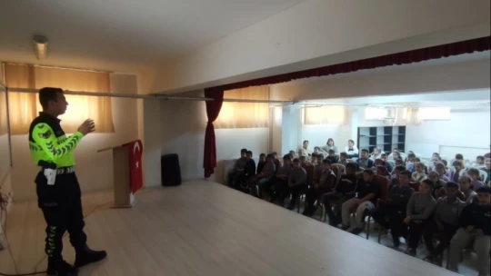 Jandarma ekipleri bilgilendirme çalışmalarını sürdürüyor