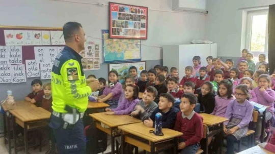 Jandarma ekipleri bilgilendirme çalışmalarını sürdürüyor