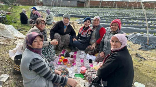 Jandarma ekipleri kadınları geri dönüşüm konusunda bilgilendirdi