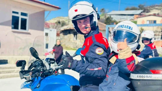 Jandarma ekipleri minik öğrencilerle buluştu