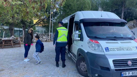 Jandarma ekipleri öğrencilere trafik eğitimi verdi