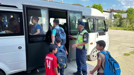 Jandarma ekipleri öğrencilere eğitim verdi