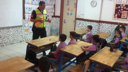 Jandarma ekipleri öğrencileri bilgilendirdi
