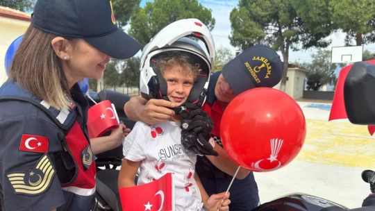Jandarma ekipleri öğrencileri bilgilendirdi