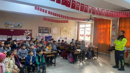 Jandarma ekipleri öğrencileri bilgilendirdi