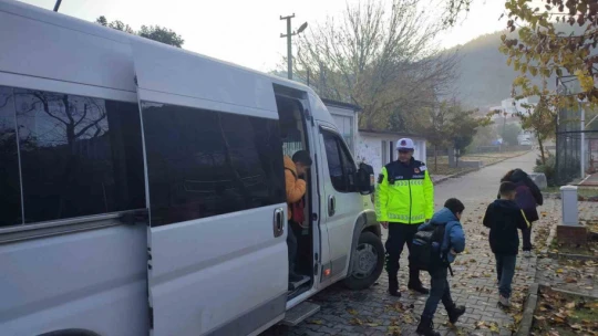 Jandarma ekipleri öğrencileri bilgilendirdi