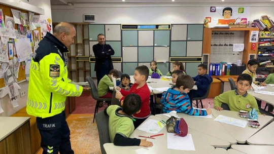 Jandarma ekipleri öğrencileri bilgilendirdi