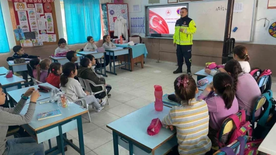 Jandarma ekipleri öğrencileri bilgilendirdi