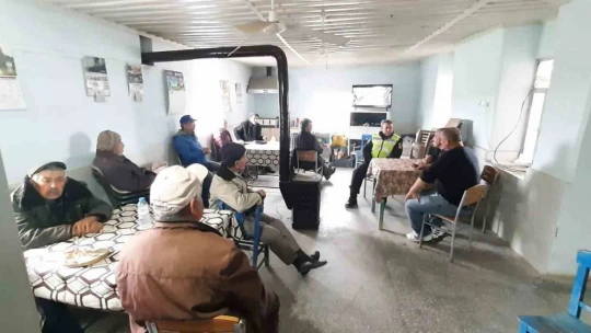 Jandarma ekipleri traktör ve motosiklet sürücülerine eğitim verdi